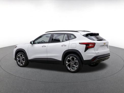 Used 2025 Chevrolet Trax LT w/ LT Convenience Package FWD image 7