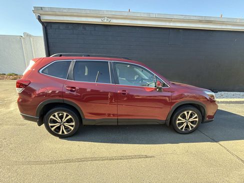 Used 2021 Subaru Forester Limited image 3