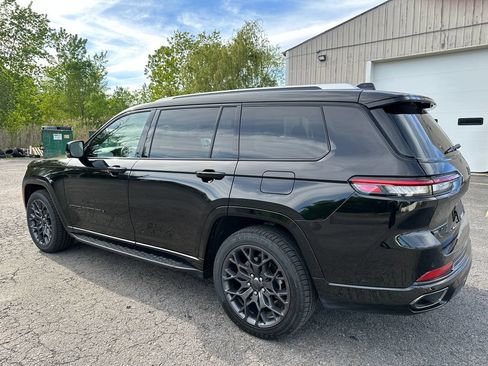 Used 2023 Jeep Grand Cherokee L Summit AWD/4WD image 17