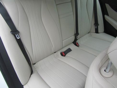 Used 2017 Mercedes-Benz E 300 image 25