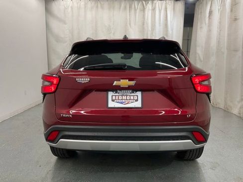 Used 2025 Chevrolet Trax LT w/ LT Convenience Package FWD image 6