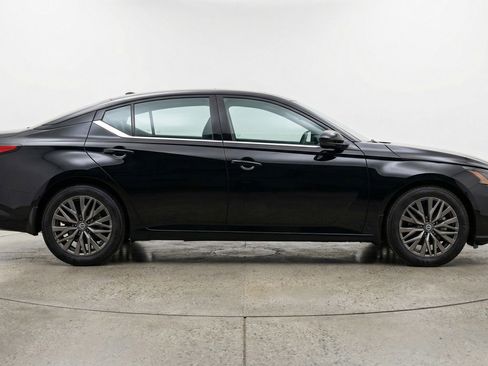 Used 2025 Nissan Altima 2.5 SV image 11
