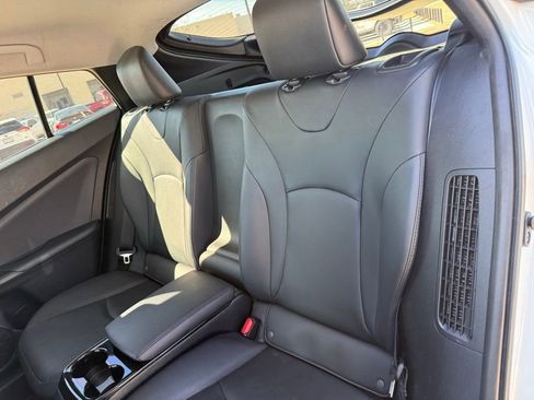 Used 2018 Toyota Prius Prime Premium image 20