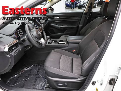 Used 2025 Nissan Altima 2.5 SV FWD image 14