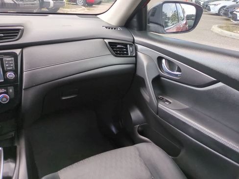 Used 2017 Nissan Rogue SV w/ SV Premium Package FWD image 16