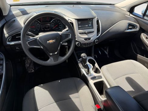 Used 2018 Chevrolet Cruze LS FWD image 15