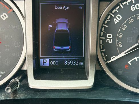 Used 2018 Toyota Tacoma SR5 image 36