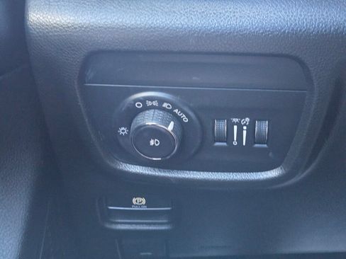 Used 2023 Jeep Grand Cherokee Limited w/ Luxury Tech Group II AWD/4WD image 17