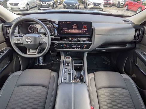 Used 2026 Nissan Pathfinder SV FWD image 17
