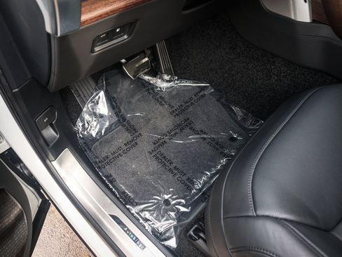 Used 2025 Land Rover Range Rover Autobiography image 16