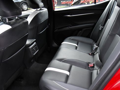 Used 2025 Toyota Camry SE image 39