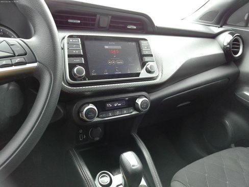Used 2019 Nissan Kicks SV FWD image 18