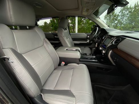 Used 2018 Toyota Tundra Limited w/ Limited Premium Package image 15