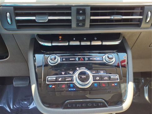 Certified 2022 Lincoln Corsair AWD w/ Equipment Group 101A image 9