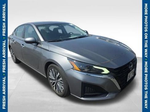 Used 2023 Nissan Altima 2.5 SV FWD image 1