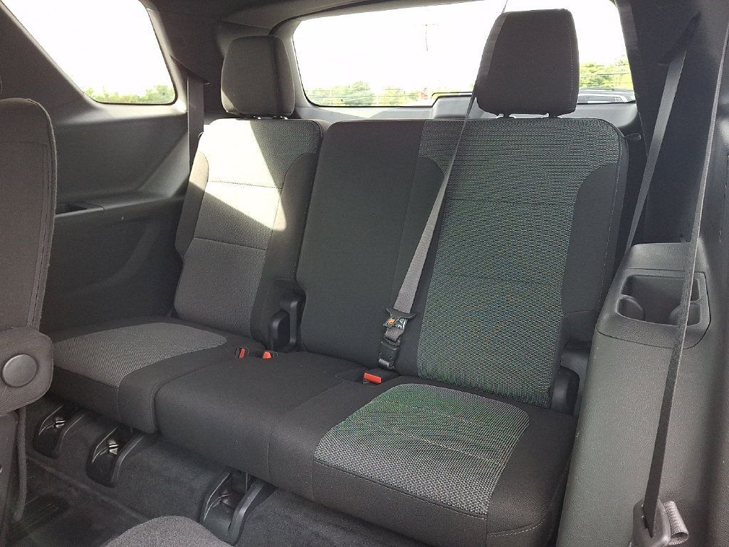 Certified 2023 Chevrolet Traverse LT FWD image 13