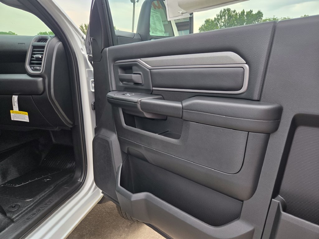 New 2026 RAM 5500 Tradesman w/ Chrome Appearance Group AWD/4WD image 71