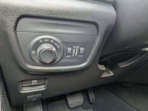 Used 2025 Jeep Grand Cherokee L Laredo image 21