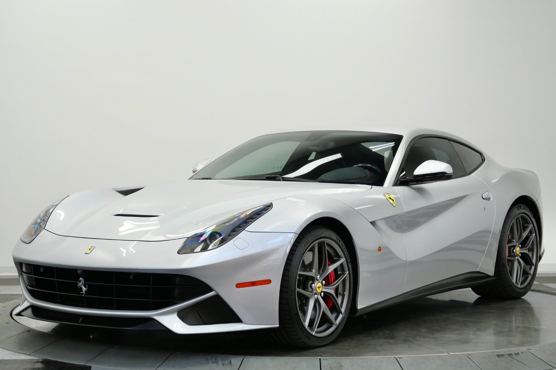 Used 2015 Ferrari F12 Berlinetta RWD image 5