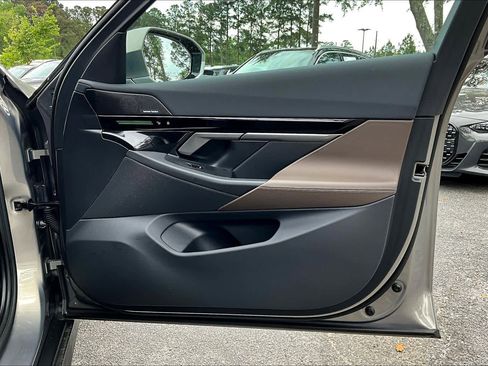 Certified 2025 BMW 530i RWD image 22