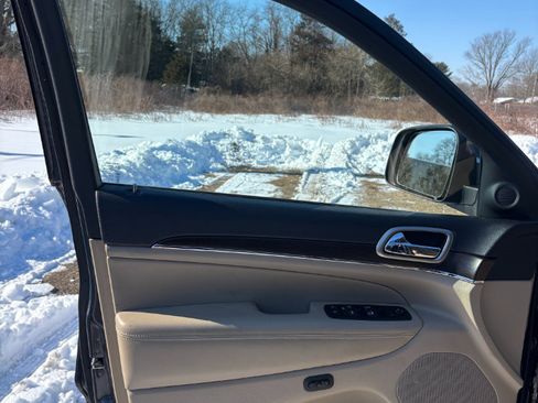 Used 2015 Jeep Grand Cherokee Limited image 19