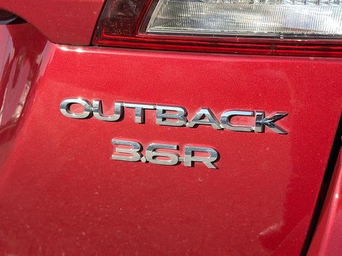 Used 2015 Subaru Outback 3.6R Limited image 11