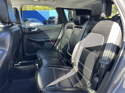 Used 2022 Ford Escape Titanium w/ Class II Trailer Tow Package image 18