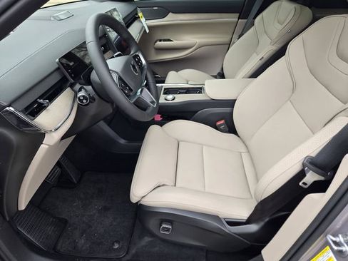 New 2026 Volvo EX90 Plus RWD image 10