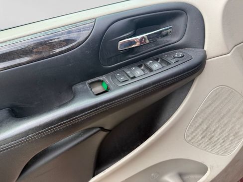 Used 2011 Dodge Grand Caravan Crew w/ Entertainment Group 1 FWD image 20