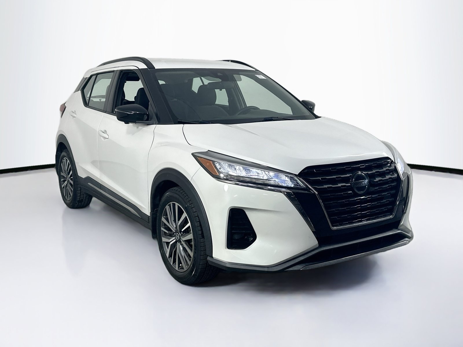 Used 2021 Nissan Kicks SR FWD image 3