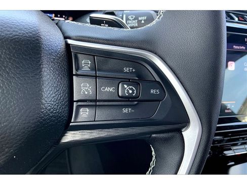 Used 2024 Jeep Grand Cherokee L Laredo image 21