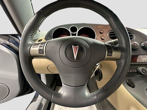 Used 2007 Pontiac Solstice Convertible w/ Premium Package RWD image 11
