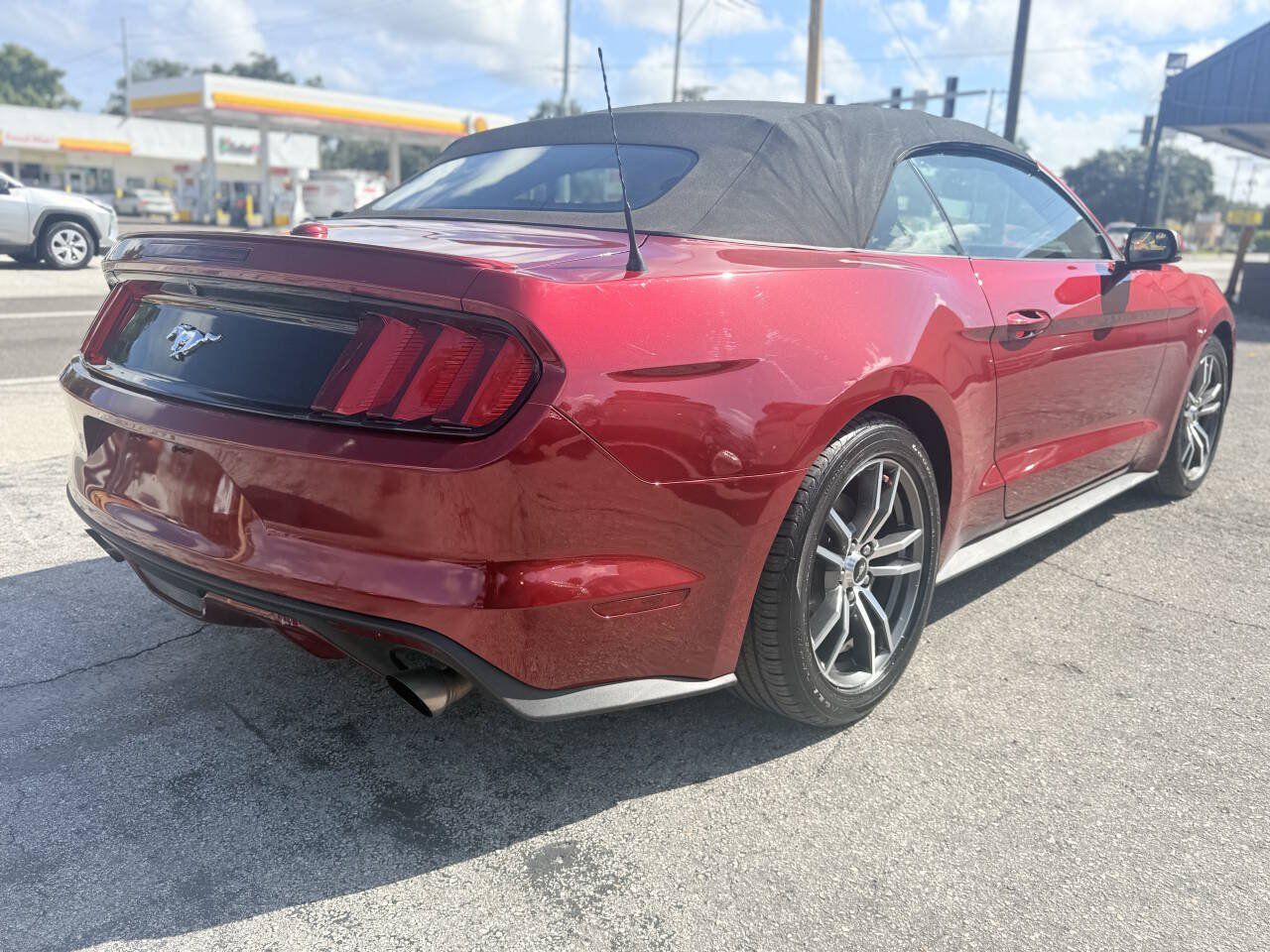 Used 2017 Ford Mustang Premium RWD image 8