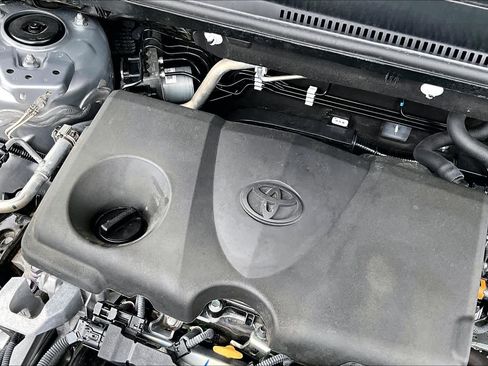Used 2025 Toyota RAV4 XLE FWD image 31