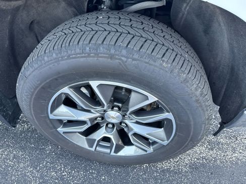 Used 2023 Chevrolet Silverado 1500 LT AWD/4WD image 14