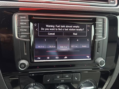 Used 2016 Volkswagen Jetta Sport image 34