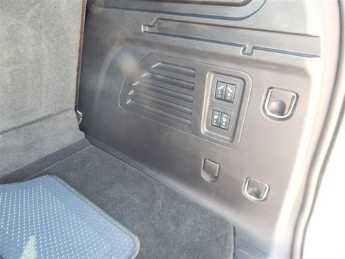 Used 2025 Chevrolet Traverse RS AWD/4WD image 12