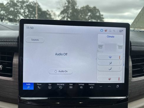 Used 2022 Ford Expedition Limited image 17