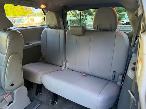 Used 2015 Toyota Sienna XLE w/ XLE Navigation Package FWD image 25