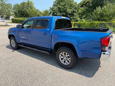 Used 2018 Toyota Tacoma SR5 RWD image 6