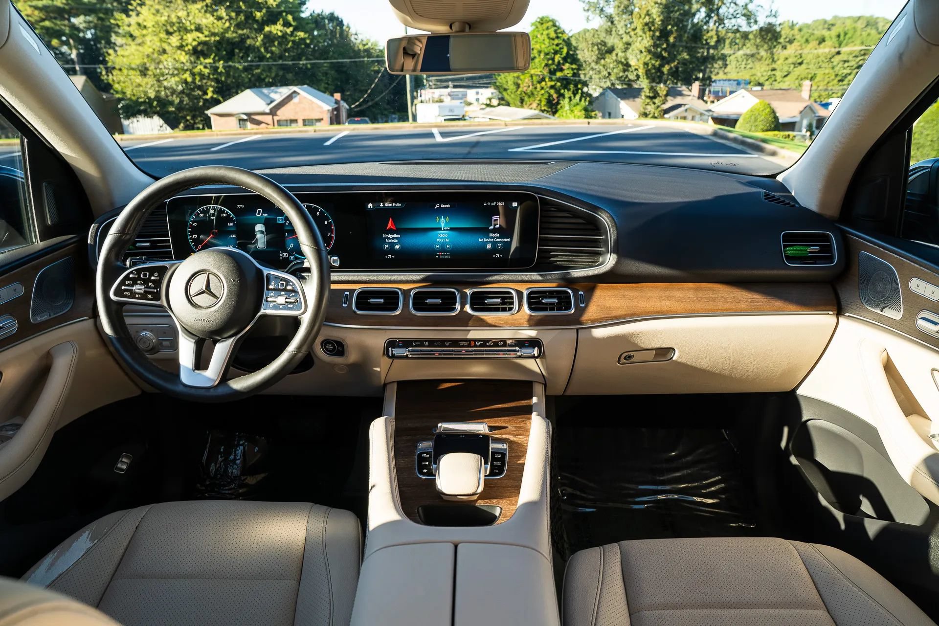 Used 2020 Mercedes-Benz GLE 350 4MATIC w/ Premium Package image 32