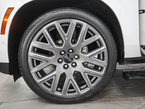 Used 2025 GMC Yukon Denali Ultimate AWD/4WD image 34
