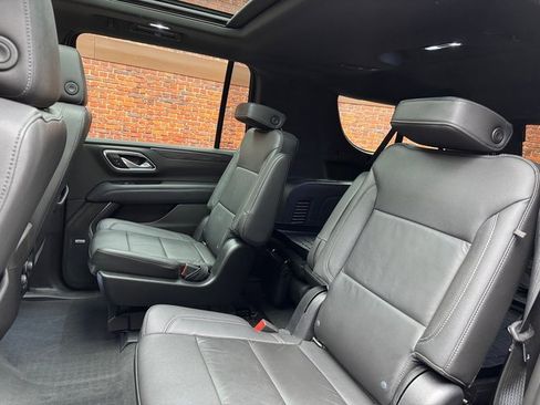 Used 2021 Chevrolet Suburban LT image 26