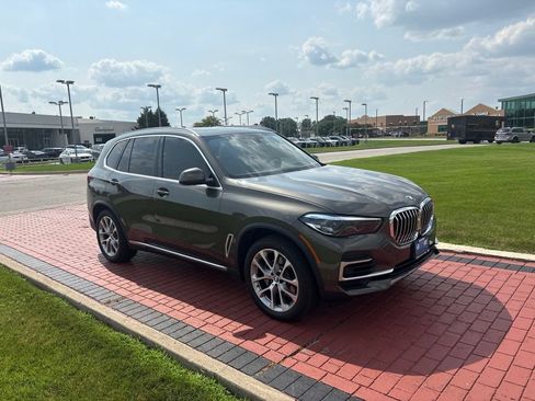 Used 2022 BMW X5 xDrive40i w/ Premium Package AWD/4WD image 2