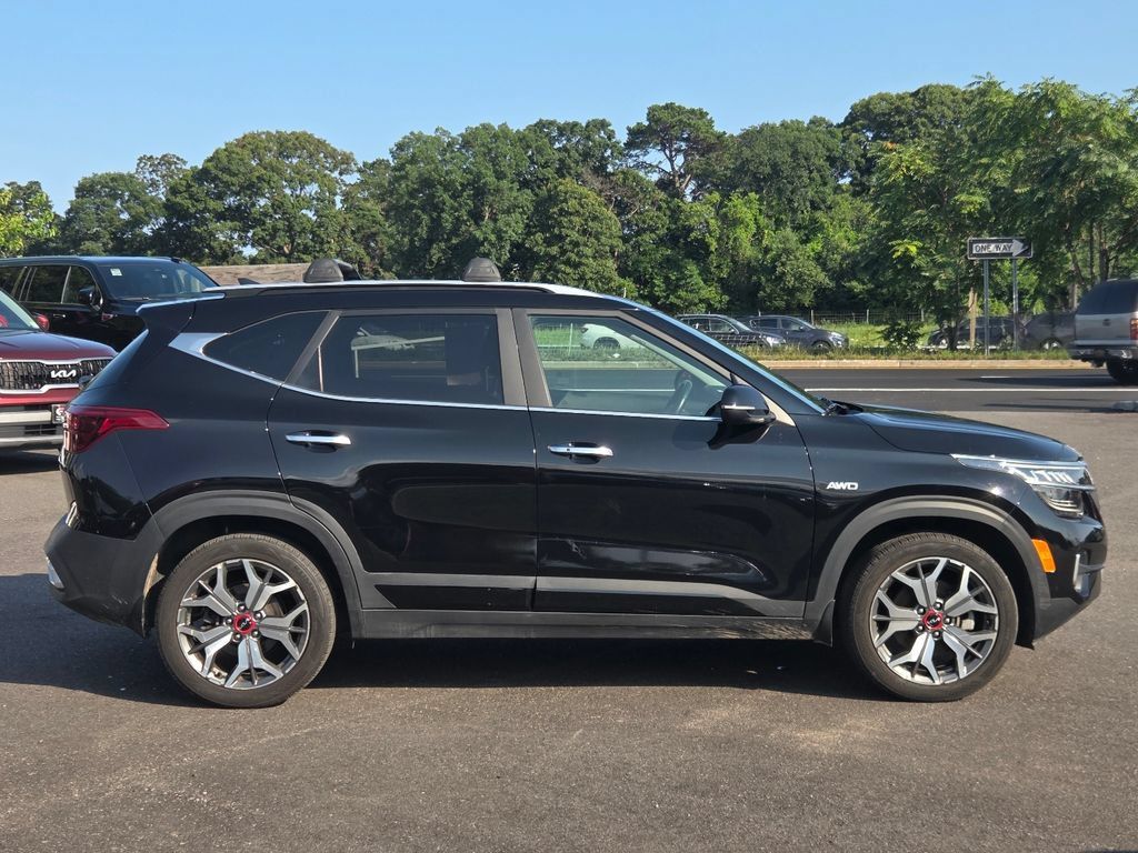 Used 2023 Kia Seltos SX w/ SX Sunroof Package AWD/4WD image 3