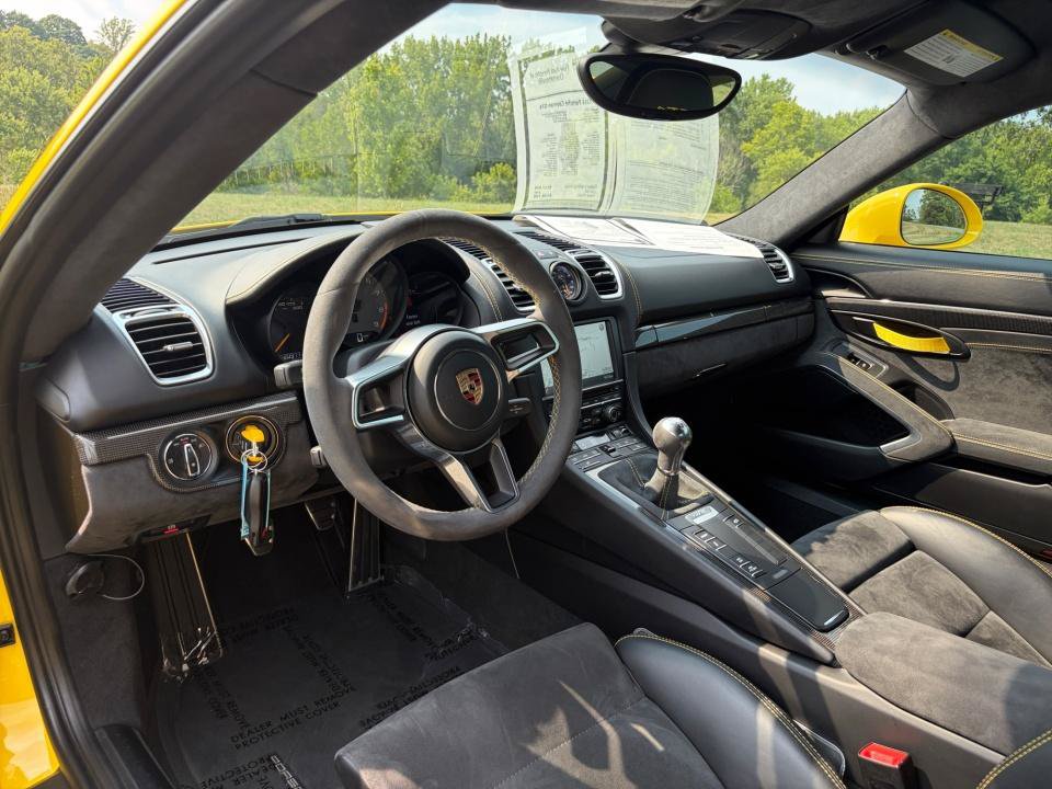 Used 2016 Porsche Cayman GT4 RWD image 4
