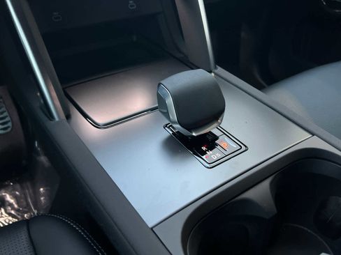 Used 2025 Land Rover Discovery Sport Dynamic SE image 9