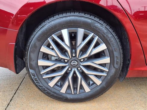 Used 2024 Nissan Altima 2.5 SV w/ SV Premium Package image 25