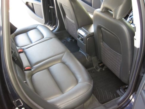 Used 2016 Volvo XC70 T5 Premier w/ Proximity Package image 34