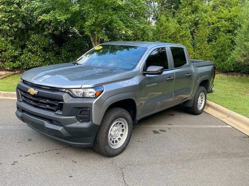 Used 2025 Chevrolet Colorado W/T w/ Advanced Trailering Package RWD image 3
